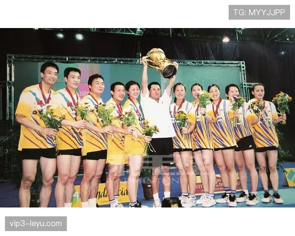 塞维利亚球迷热情似火，助阵球队迎战强敌状态备受关注